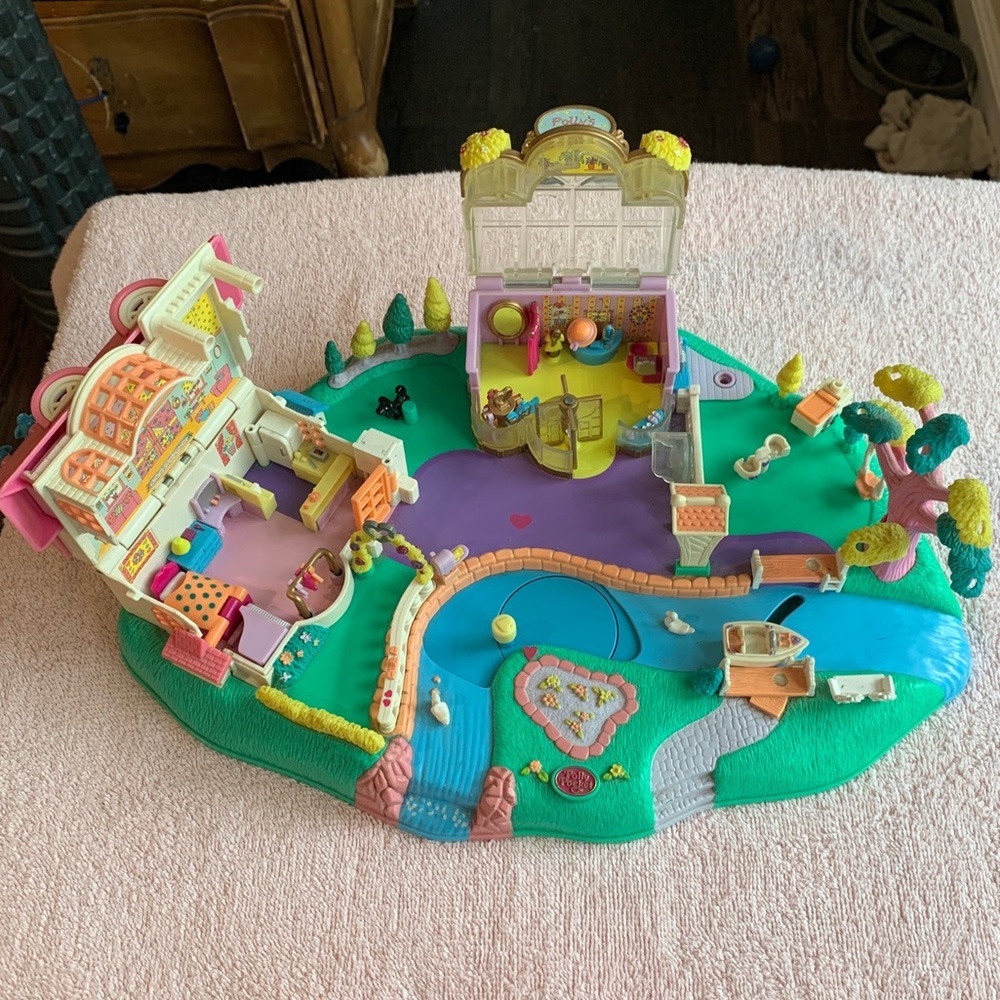 Vintage Blue Bird 1996 Polly Pocket Magical Movin’ Pollyville Boutique